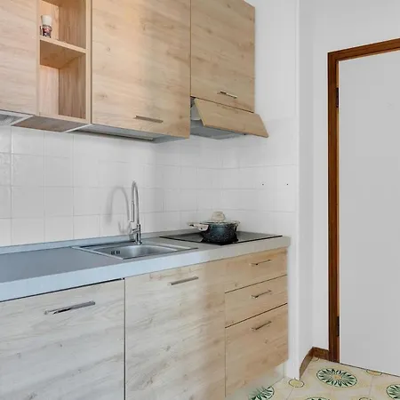 200mt - Flower With Pool & Tennis Apartmán